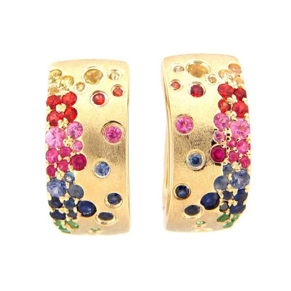 14k yellow gold Dilamani Confetti flush set with rainbow sapphire and tsavorite garnet.